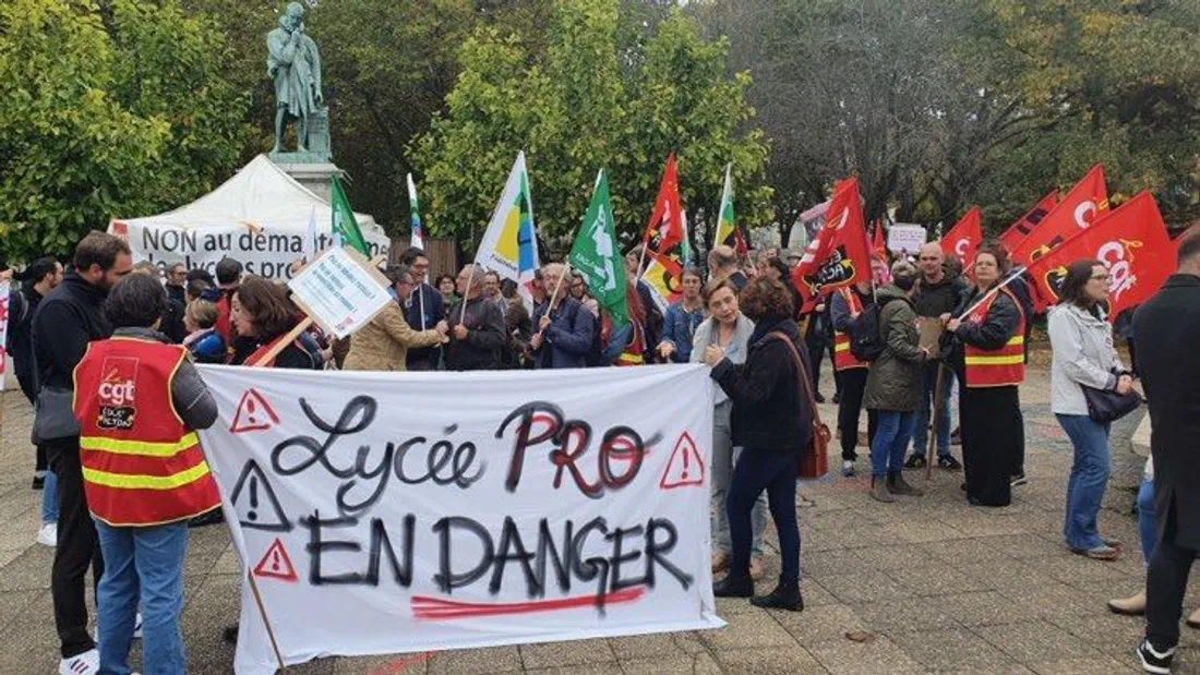 Manif Lycée Pro Laval_18 10 22_DR