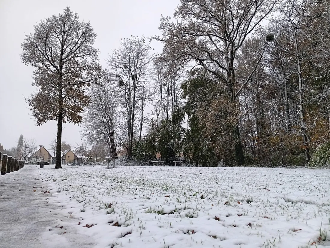 La neige était présente était présente ici à Loiron-Ruillan