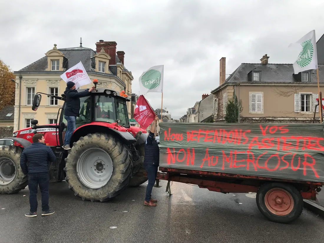 Les agriculteurs dénoncent le projet d'accord de libre-échange avec les pays du Mercosur. 