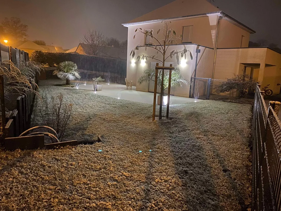 Cette maison, comme toutes celles de la commune de Mayenne, n'a pas été épargnée par la neige. 