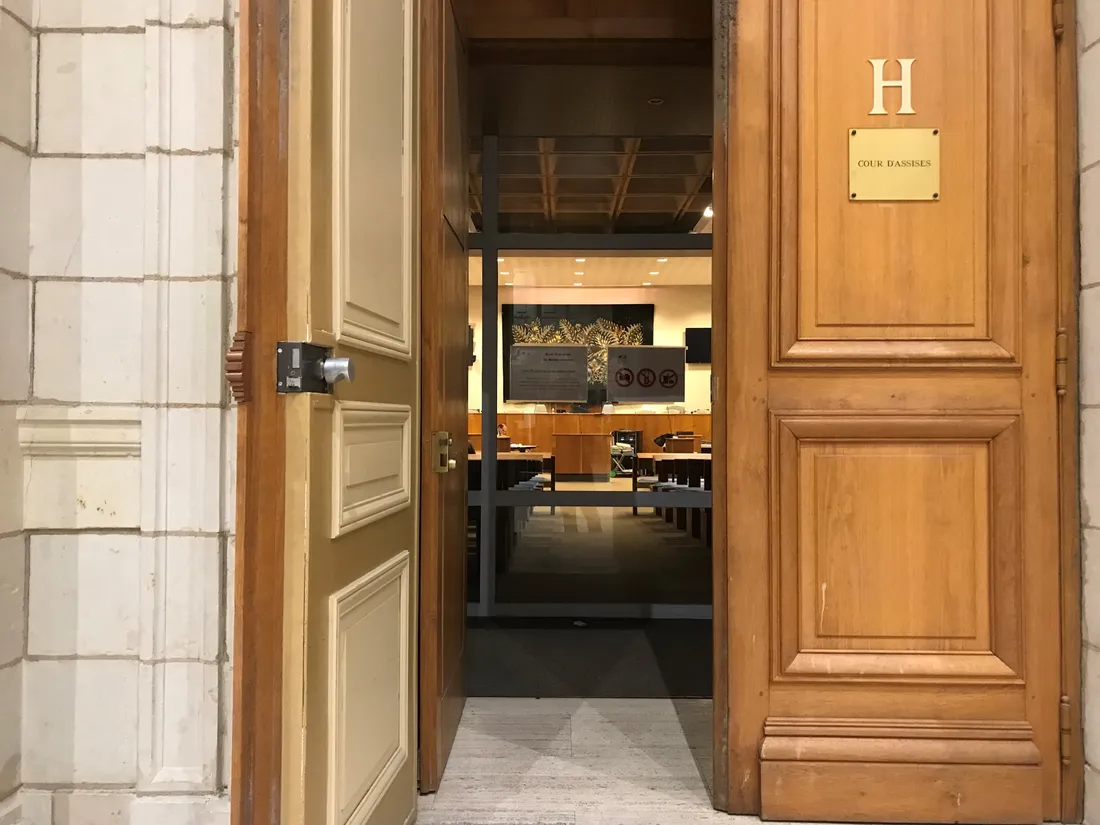 Les deux accusées encourent une peine de 18 et 25 ans de réclusion criminelle. 