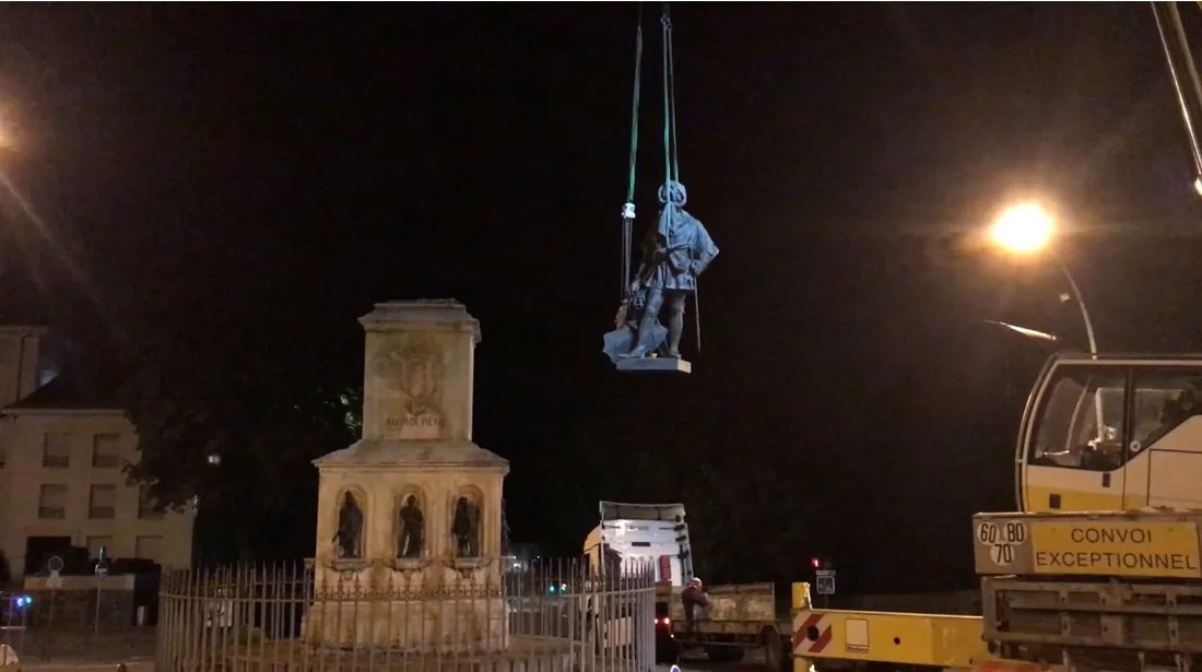 La statue du Roi René s'est détachée de son socle à 3h15.