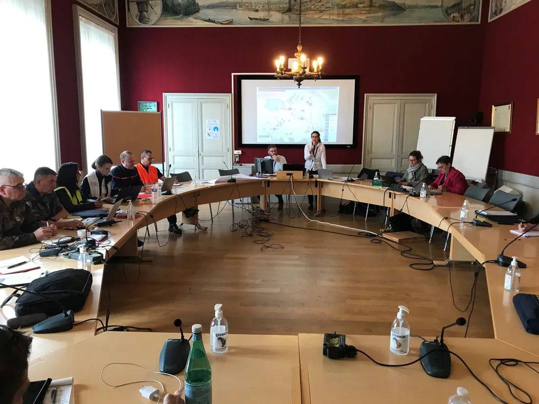 500 personnes de plusieurs services étaient mobilisés, mercredi 17 avril, à Chalonnes-sur-Loire.