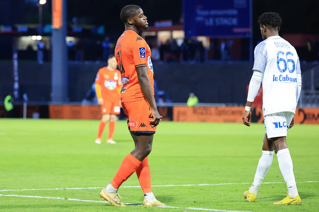 La déception de Steven Nsimba après la défaite face à Grenoble.