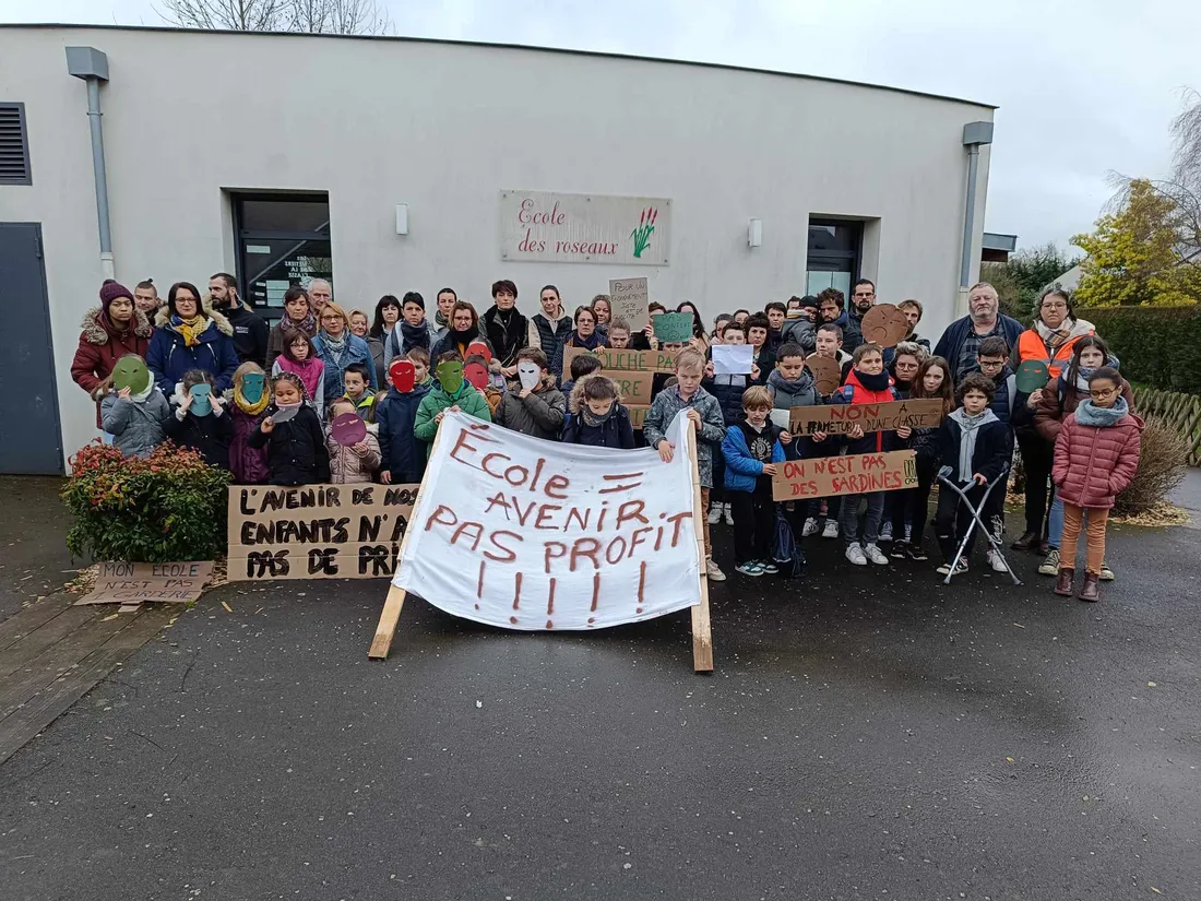 Rassemblement Carte scolaire Marigné_16 02 23_DR