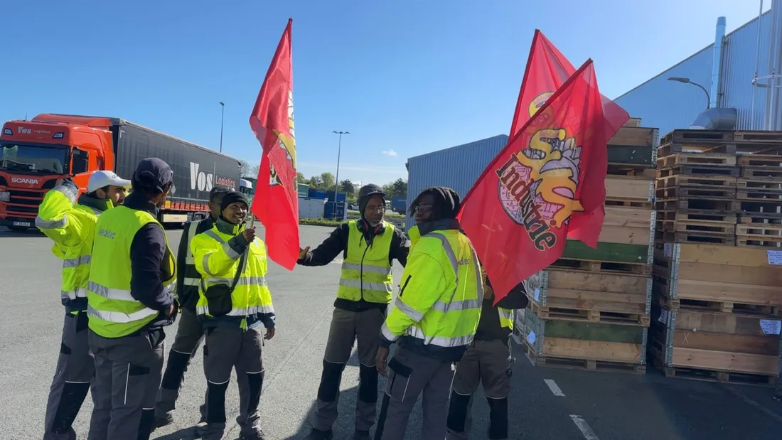 Les grévistes de l'entreprise Leadec située à St Barthélémy d'Anjou