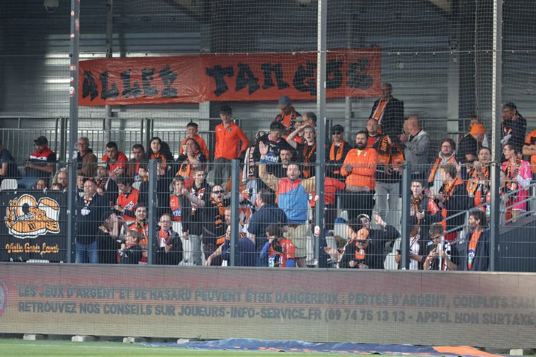 Stade lavallois - USL Dunkerque supporters_02 05 25_Nicolas Geslin Oxygène Radio