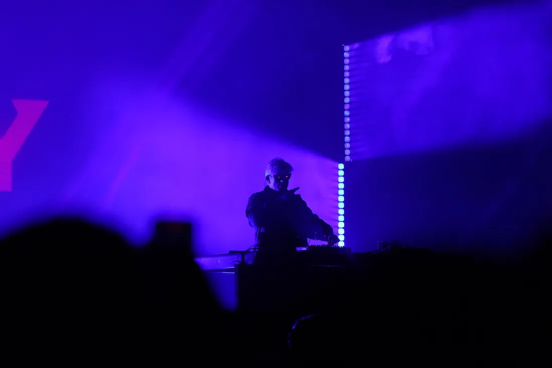 V and B Fest 2025 Kavinsky yeux rouges_23 08 25_Marie Chevillard