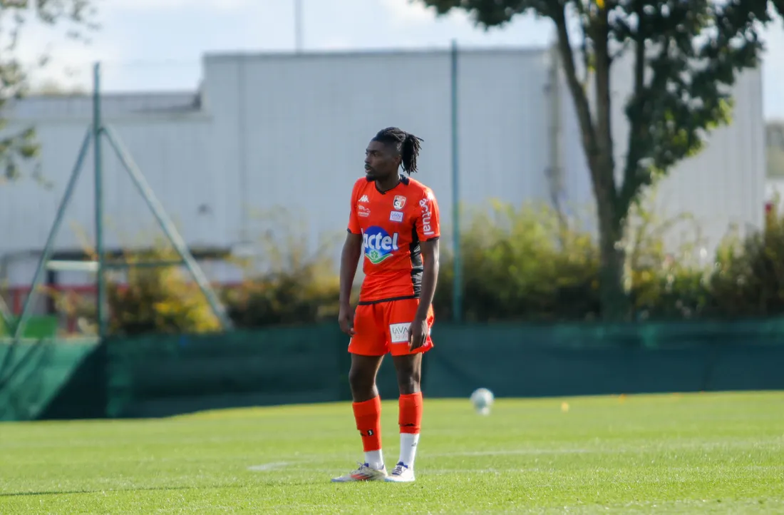 Le défenseur du Stade lavallois William Bianda souffre de la cheville.