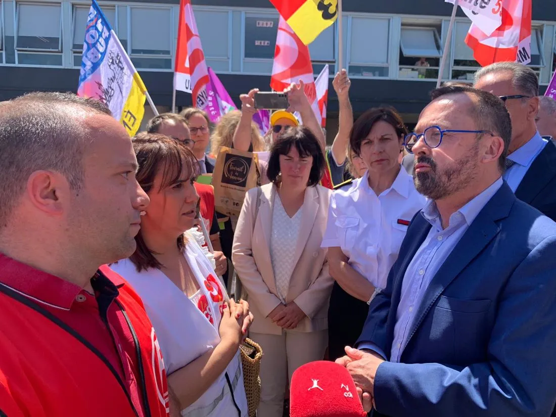 Yannick Neuder Syndicats CH Laval_04 07 25_AVC