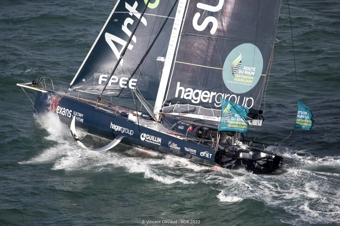 Fabrice Amédéo doit faire route vers le Portugal après une avarie.