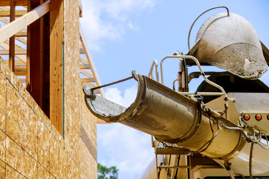 camion toupie beton chantier_25 10 22_Envato Elements-photovs