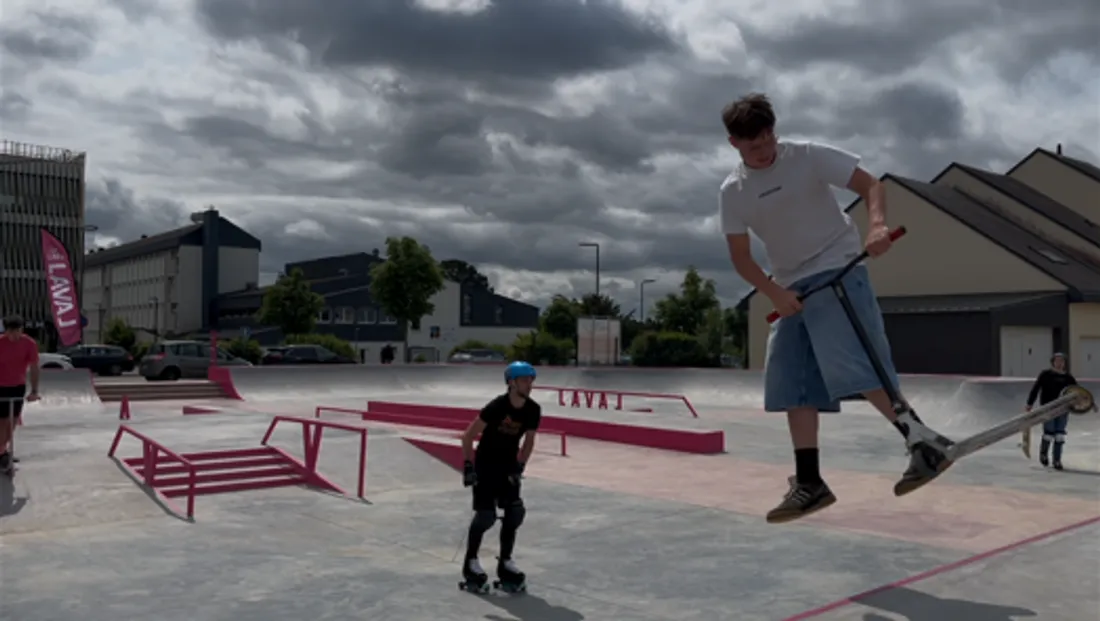 Les figures des riders s'enchainent pour tester les différentes zones du skatepark