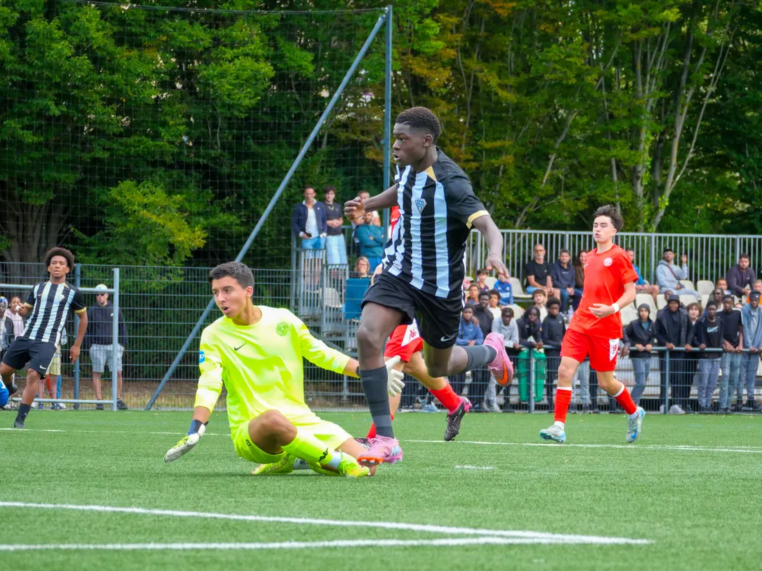 Angers Sco a annoncé la signature du premier contrat professionnel de Mamadou Diallo.