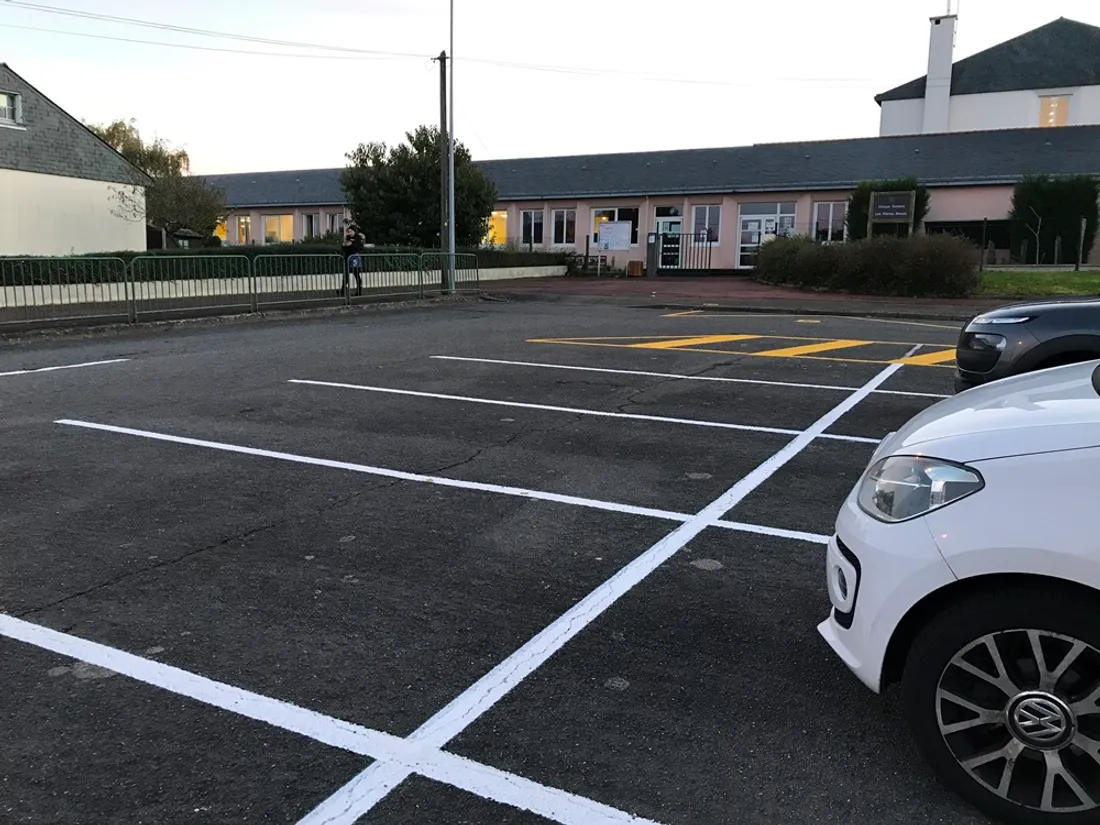 parking école Pierres Bleues Segré_10 11 22_CJ