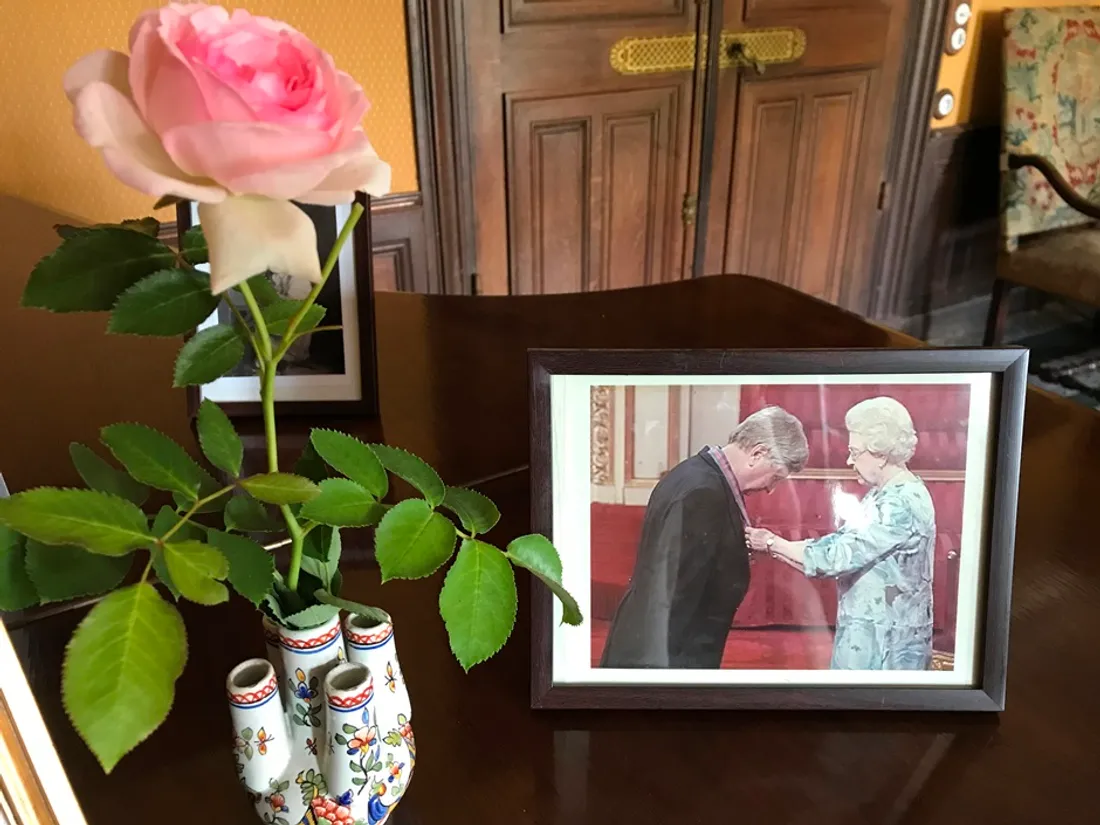 photo rose Keith Bloomfield décoré par reine ELizabeth II_09 09 22_Coralie Juret