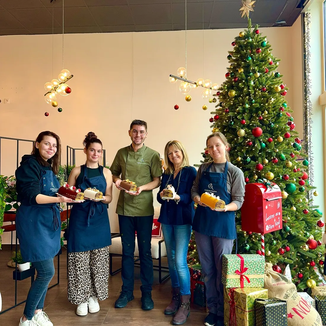 l’équipe de six artisans façonnent pains d’exception et pâtisseries de fête