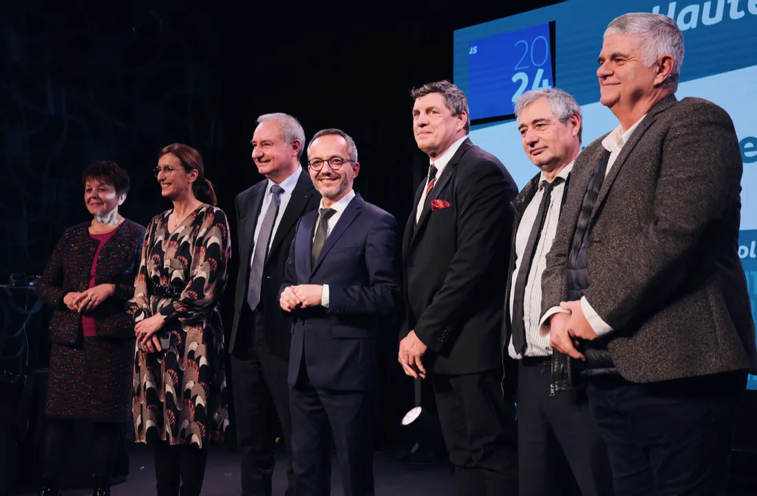 Les maires des villes-étapes au côté de S. Vincini et du président du Stade Toulousain D. Lacroix