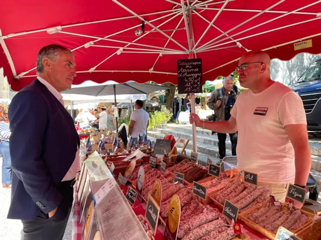 Jérôme Cahuzac sur le marché de Monflanquin ce jeudi matin.