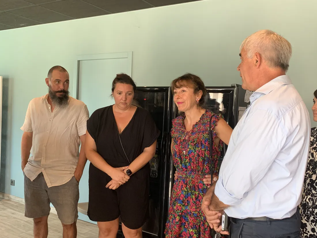 Carole Delga au côté des gérants des Chênes Rouges et d'Antoine Parra, maire d'Argelès-sur-mer