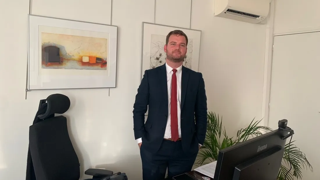 Romain Vaillant, maire de Villeneuve Tolosane, a mis en place des congés menstruels.