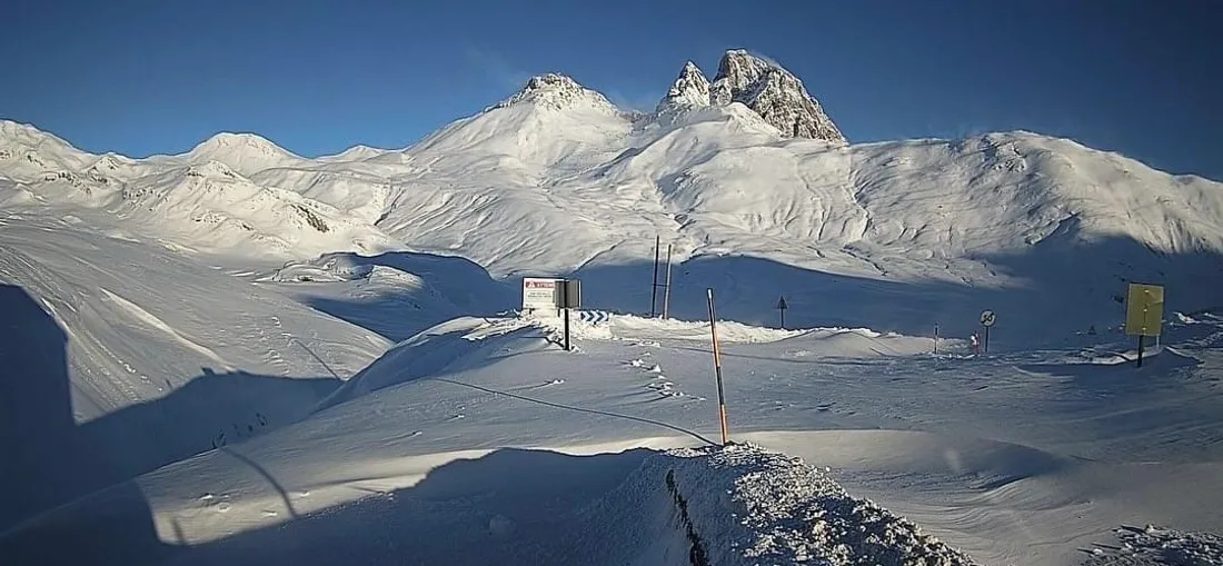 Le Pourtalet recouvert de neige à 1 800 mètres d'altitude