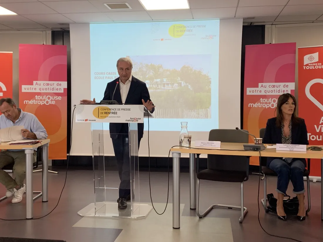 Le maire de Toulouse, face à la presse, ce mercredi 13 septembre 2023. 