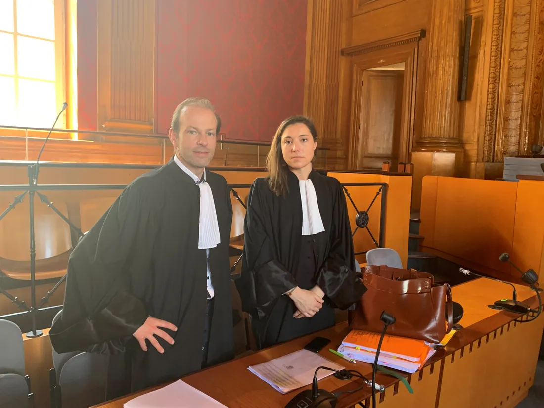 Nicolas Raynaud de Lage (avocat du prévenu) et sa consoeur Me Marine Saurat. 