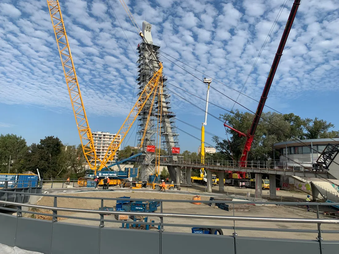 Ouvrage de la passerelle de Rapas, en construction