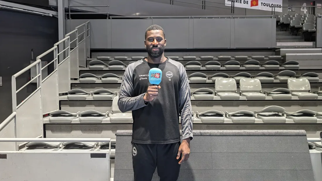 Bakary Diallo au micro de 100% Radio