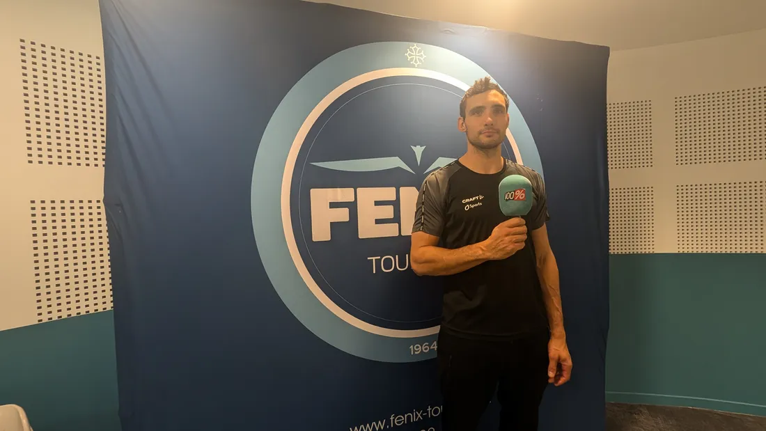 Maxime Gilbert au micro de 100% Radio