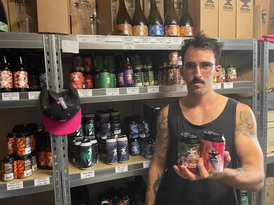 David Garrigues, propriétaire de la brasserie Iron, présentant ses bières originales.