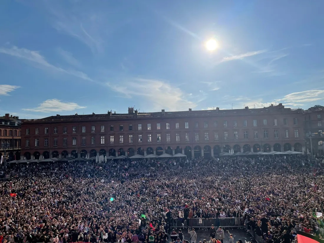 La place du Capitole noire de monde pour fêter la Coupe de France
