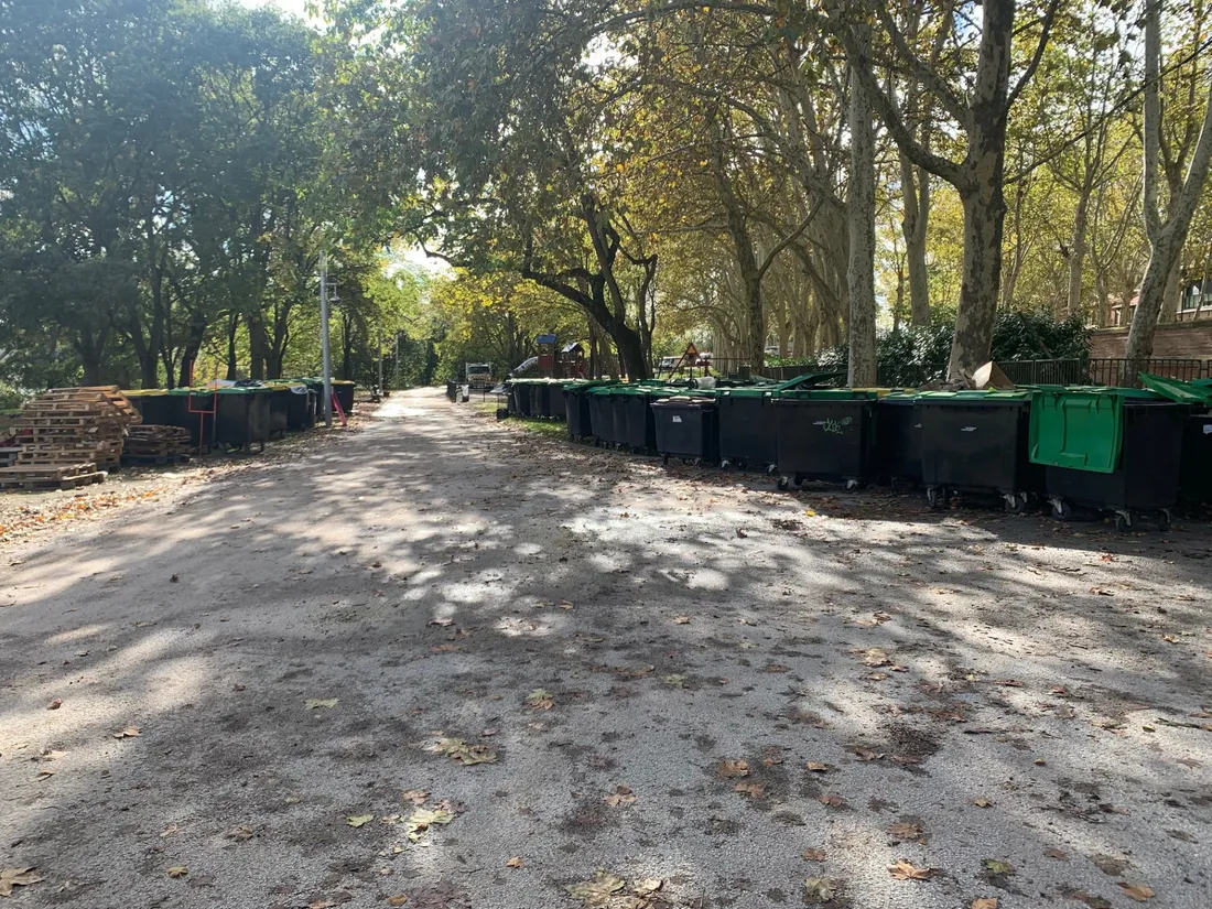 Les poubelles n'étaient pas ramassées lundi. 