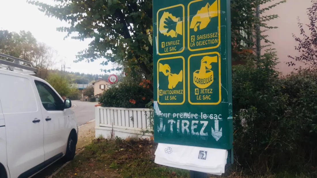 Bonne résolution 2024 : penser au passeport de Médor ET aux sacs à crottes ?