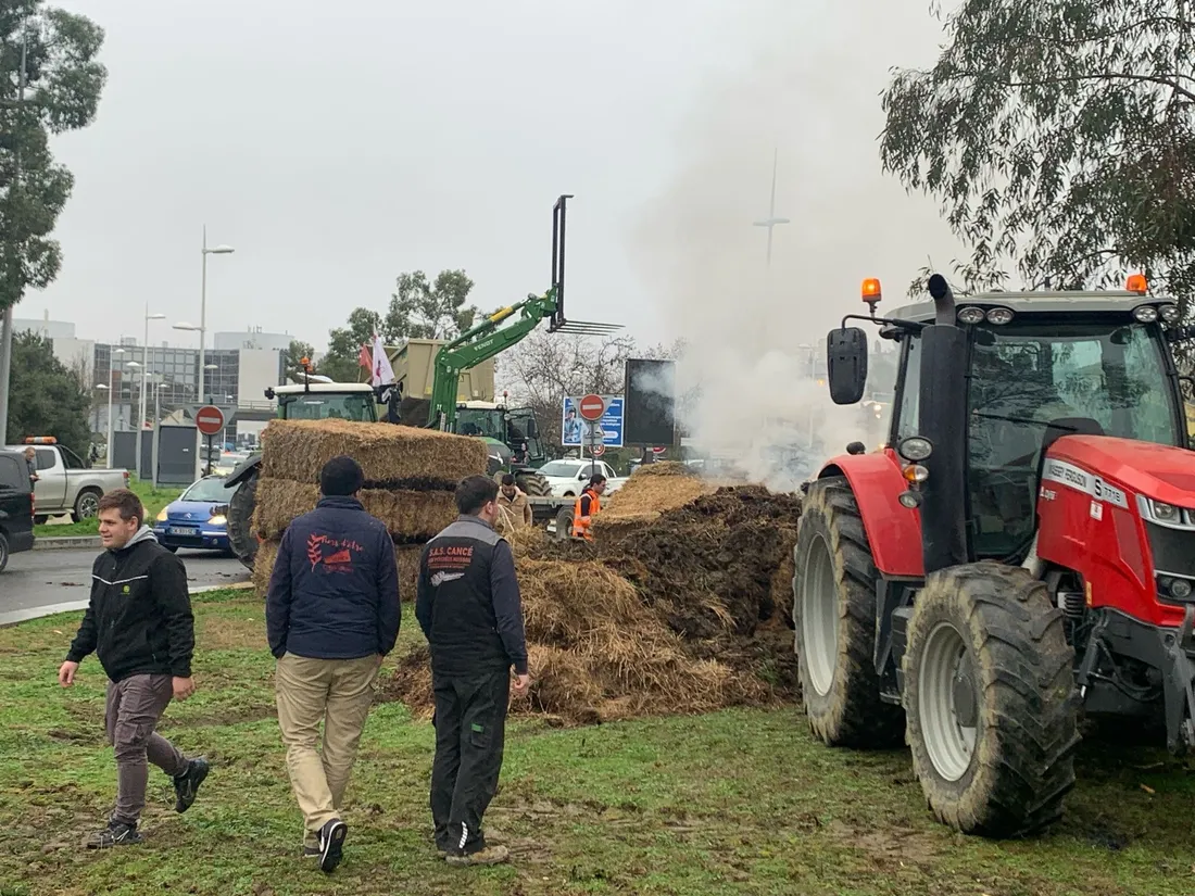Les agriculteurs ont bloqué l'accès à l'aéroport de Blagnac