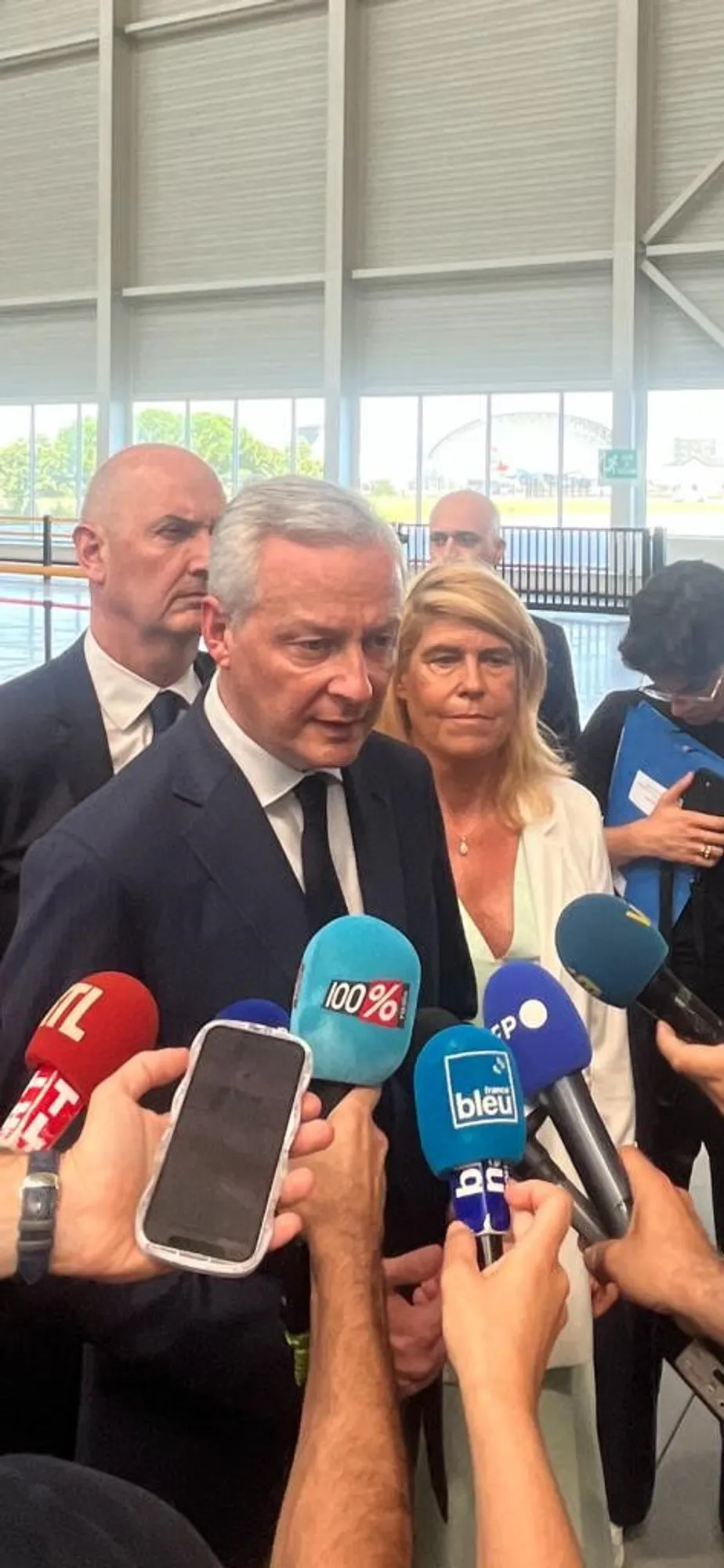 Bruno Le Maire, ministre de l'économie lors du micro-tendu. 