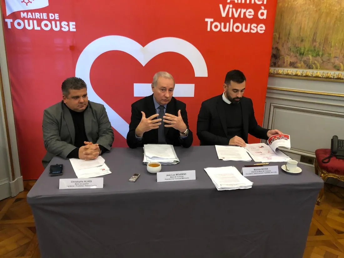 Jean-Luc Moudenc (au centre) et ses adjoints Christophe Alvès et Maxime Boyer (à droite)