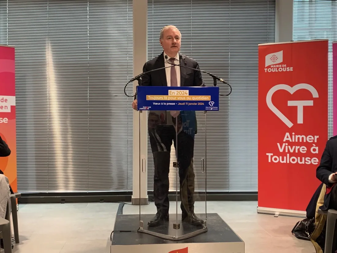 Le maire, Jean-Luc Moudenc, à la Maison Toulouse Services de la Reynerie. 
