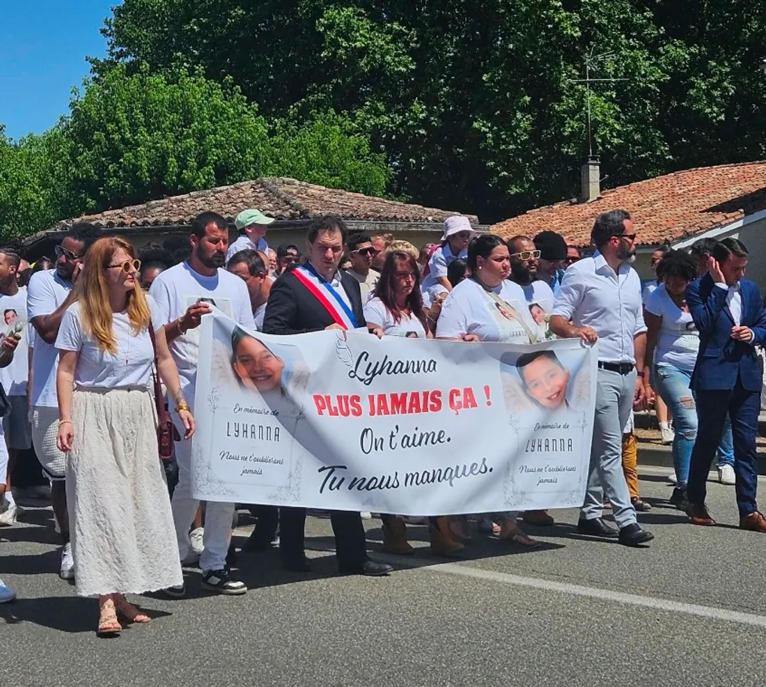 une marche blanche en mémoire à Lyhanna a rassemblé plusieurs milliers de personnes à Fleurance