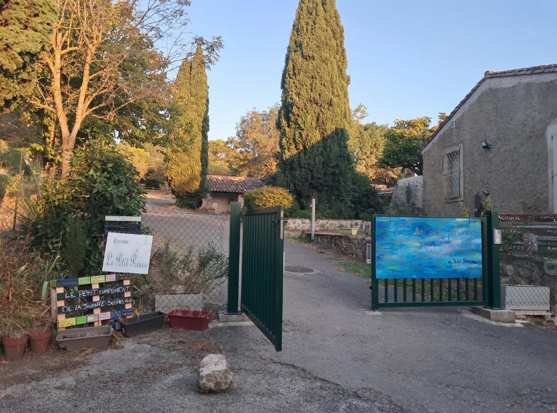 les enfants de Pomas ont retrouvé leur salle de classe, installée à Couffoulens