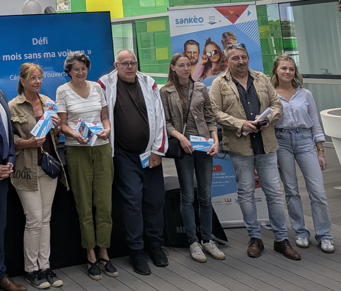 Thierry, participant au dispositif "1 mois sans voiture" (au centre)