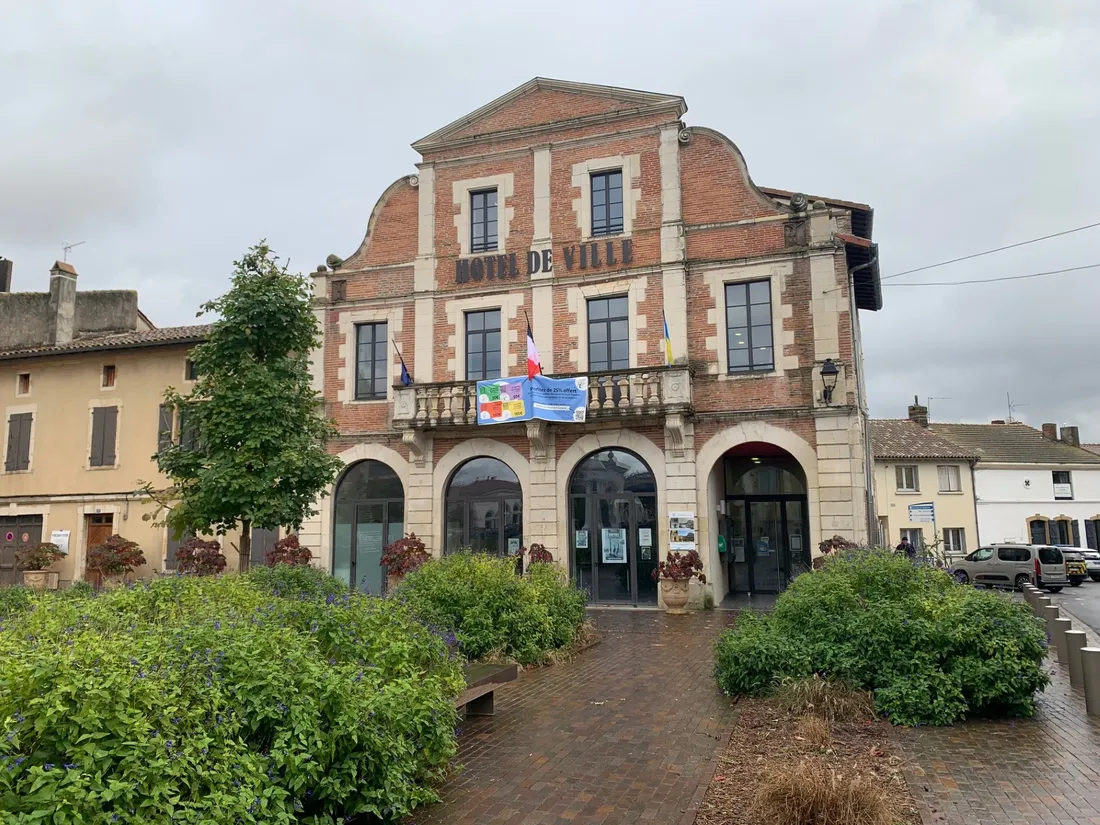 Mairie Cazeres
