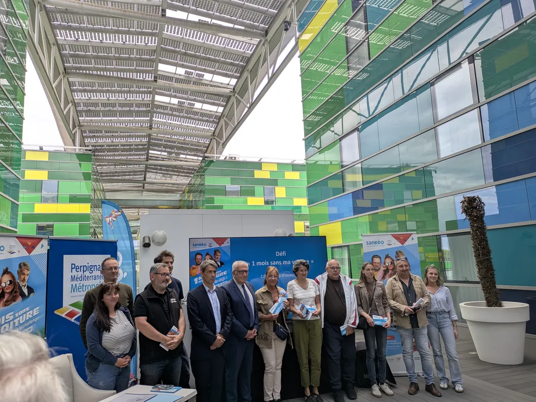 Conférence de presse de 1 mois sans voiture en compagnie des représentants et des participants