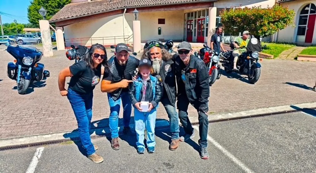 À Bressols, des motards mobilisés contre le harcèlement scolaire redonnent le sourire à une enfant