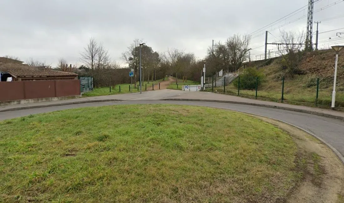 Le corps aurait été déplacé au fond de l'impasse Vitry. 