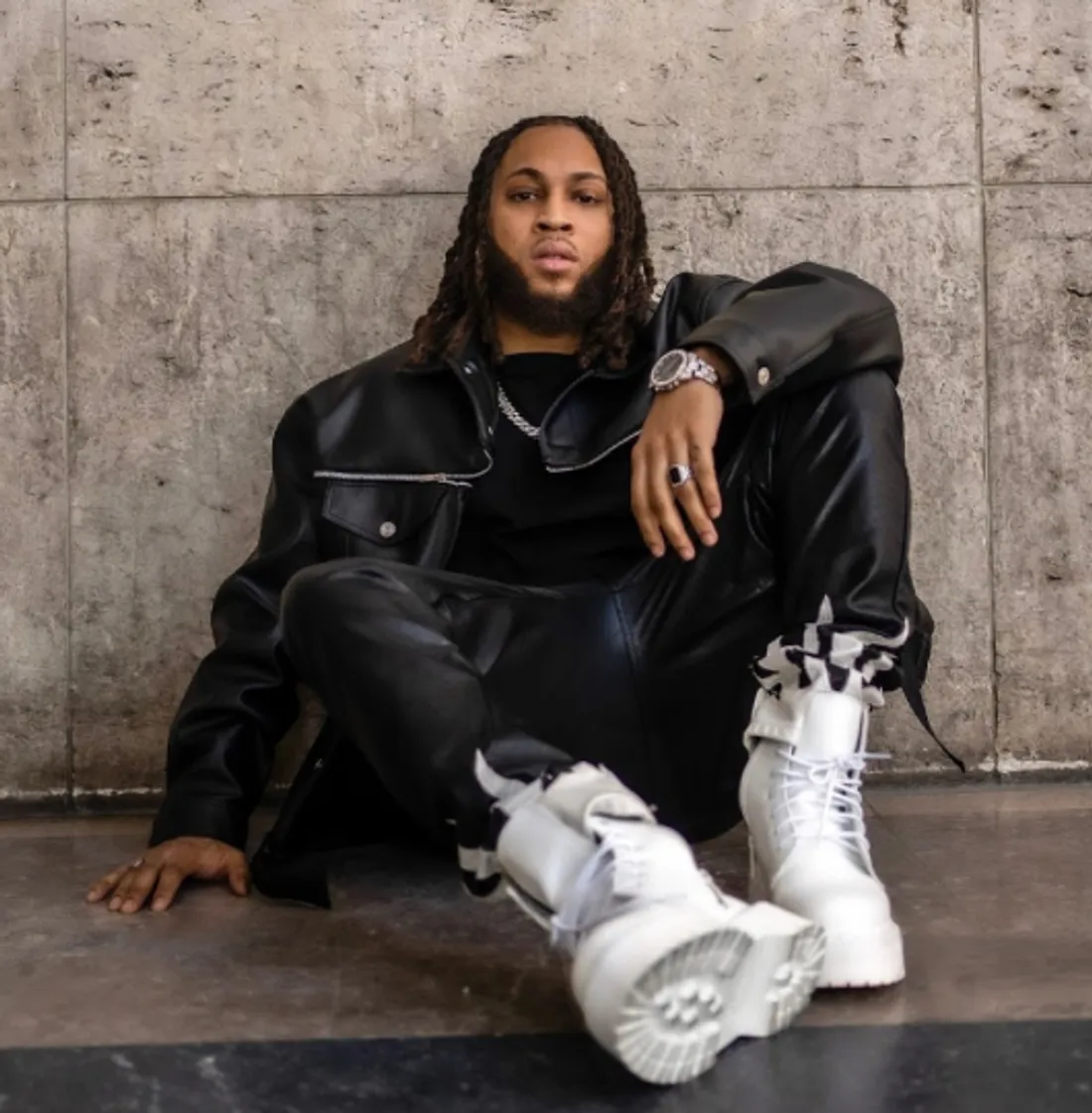 Le chanteur  DJ Kawest cartonne 