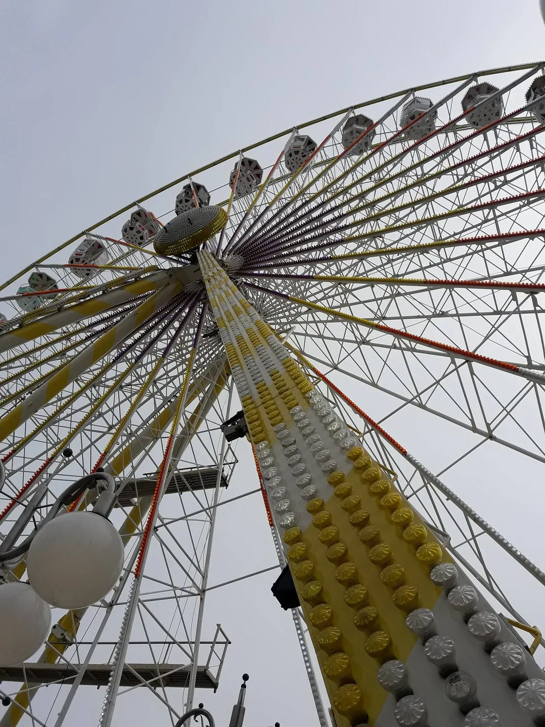 La future roue du marché de Noël de Colmar fonctionnera avec des panneaux solaires