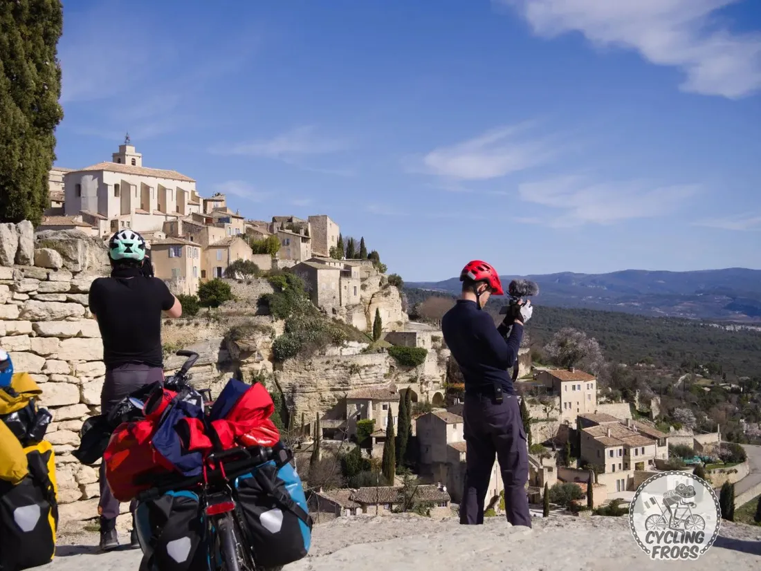 Les Cycling Frogs font leurs premières découvertes en France