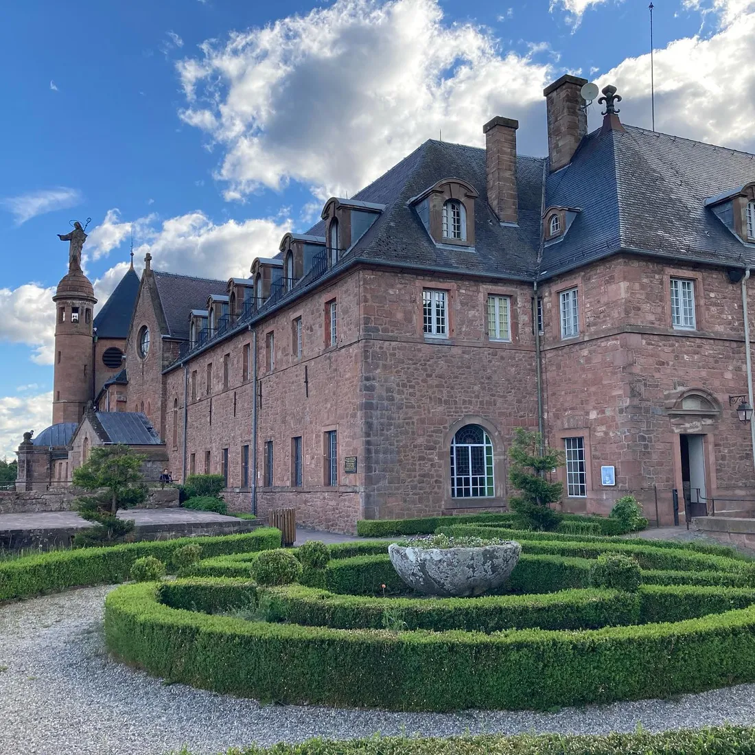 Le Mont Sainte-Odile est un endroit incontournable en Alsace.